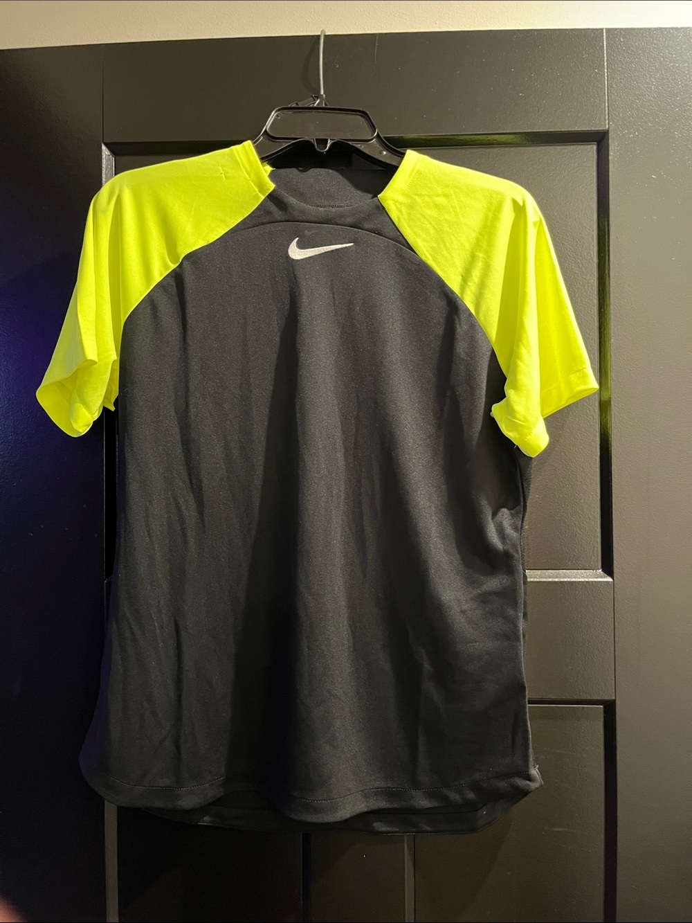 Nike Black and Neon Yellow Short-Sleeve Athletic Tee